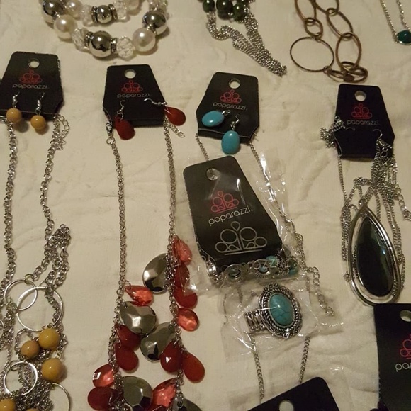 Costume Jewelry - Picture 5 of 8